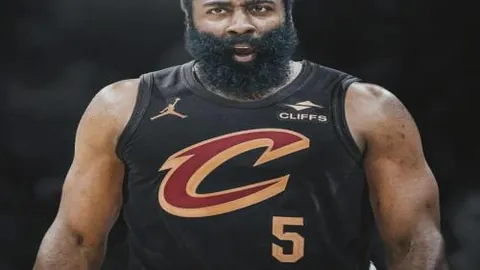 揭秘塔帅视角：哲凯赖什——球场上的神秘点球大师；正面对决激烈，错过便遗憾！