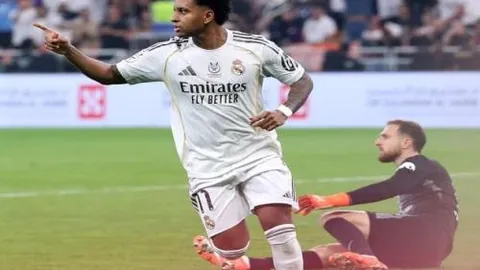 “TL战队淘汰引发广泛讨论：谁是你心中的王者之师？皮肤基金与四位英雄热议，热议话题引热议高达57回复”